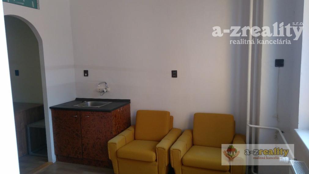 2568 Ponúkame Vám na prenájom miestnosti na M.R.Štefánika v Nových Zámkoch