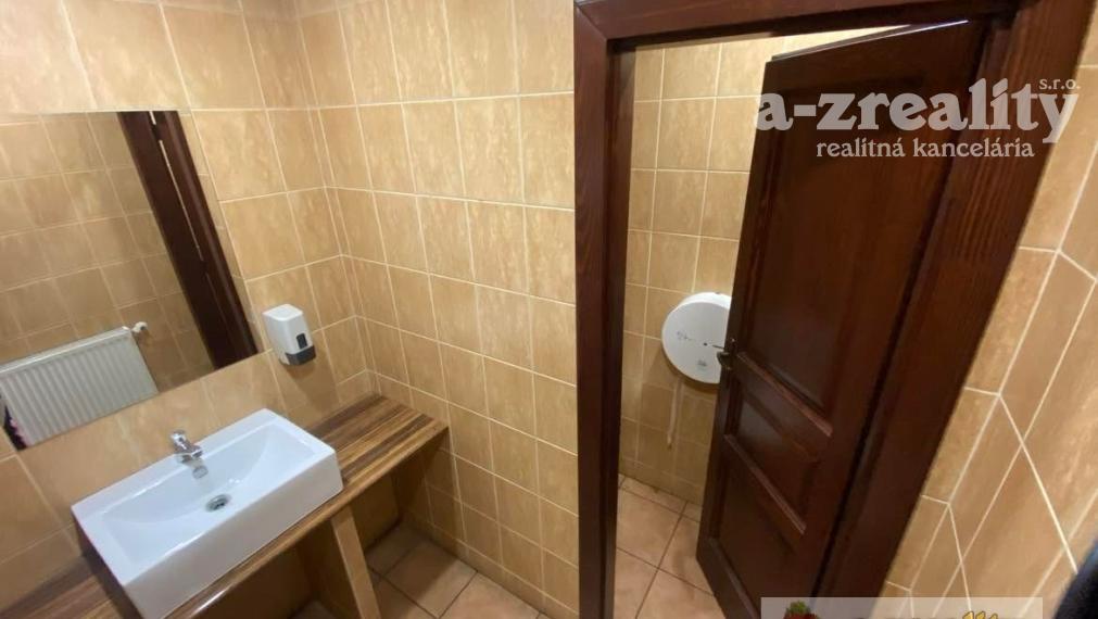 Zľava z ceny! Polyfunkčná budova v Komárne na predaj!