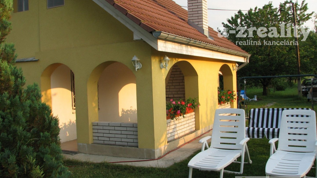 Ponúkame na predaj chatu s pozemkom v Radvani nad Dunajom