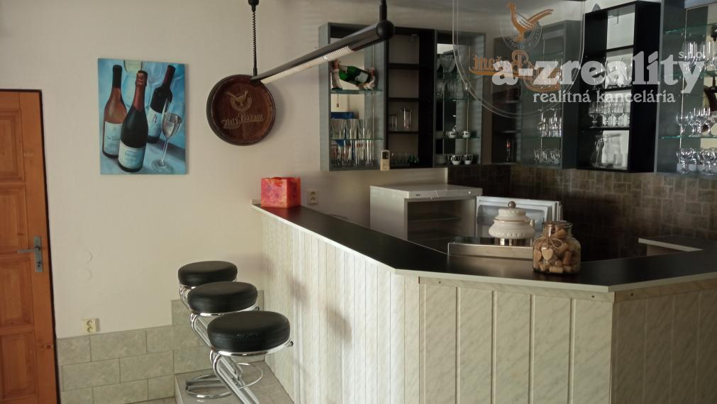 Ponúkame na predaj pekný penzión v Patinciach