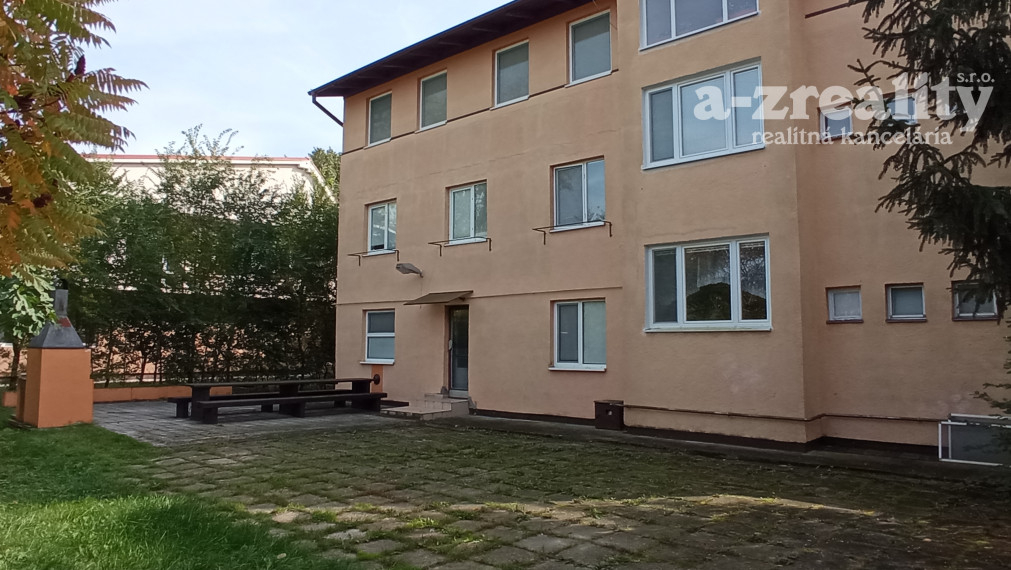 Ponúkame na predaj pekný penzión v Patinciach