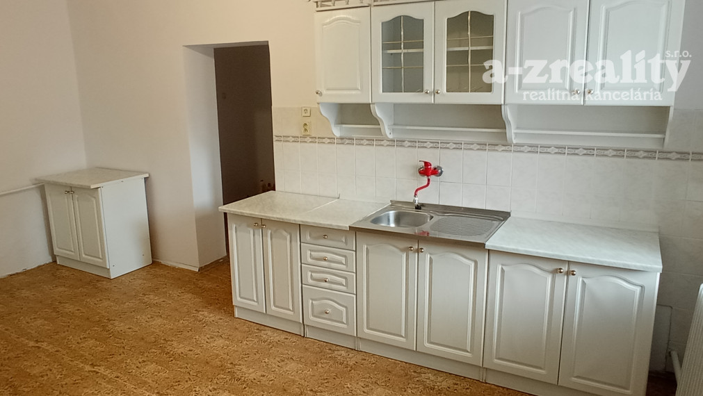 2 budovy v centre Komárna na predaj!