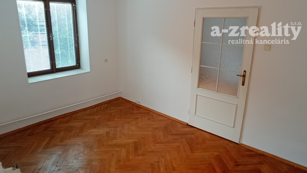 2 budovy v centre Komárna na predaj!