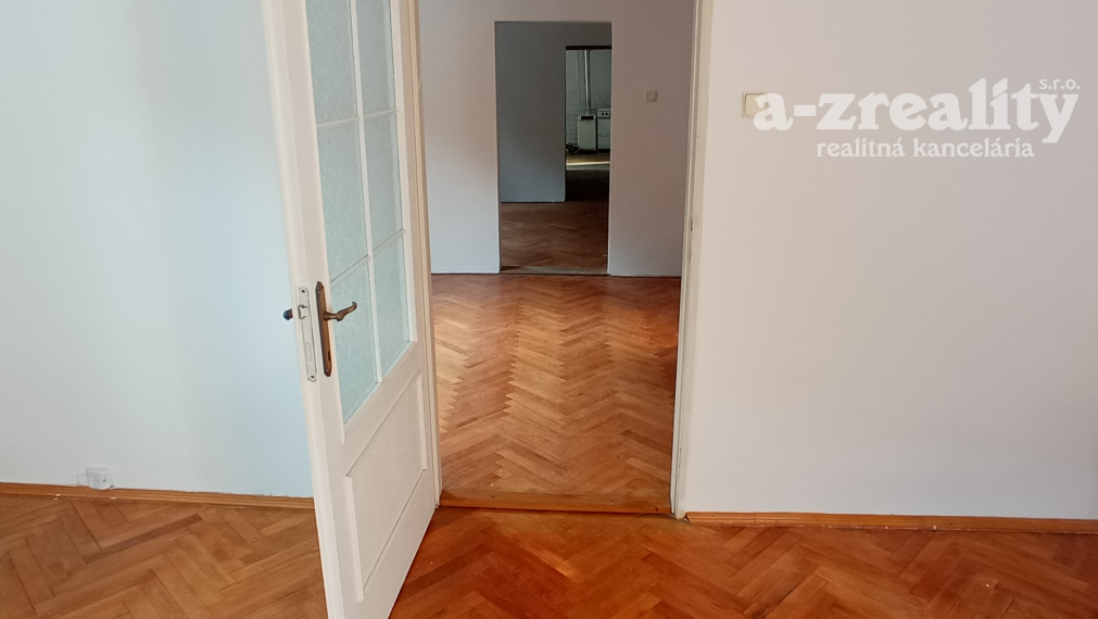 2 budovy v centre Komárna na predaj!