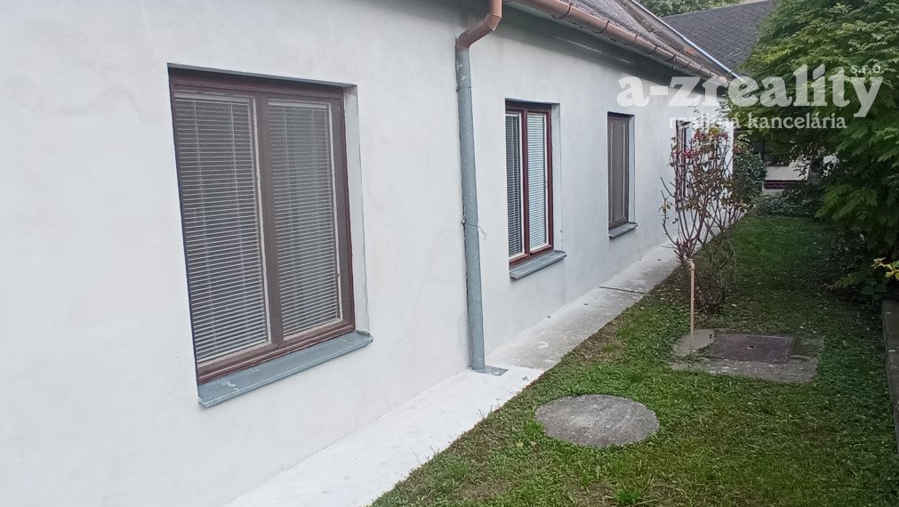 2 budovy v centre Komárna na predaj!