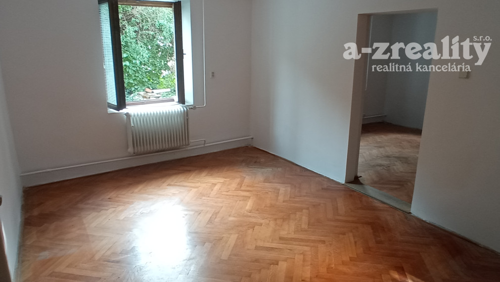 2 budovy v centre Komárna na predaj!