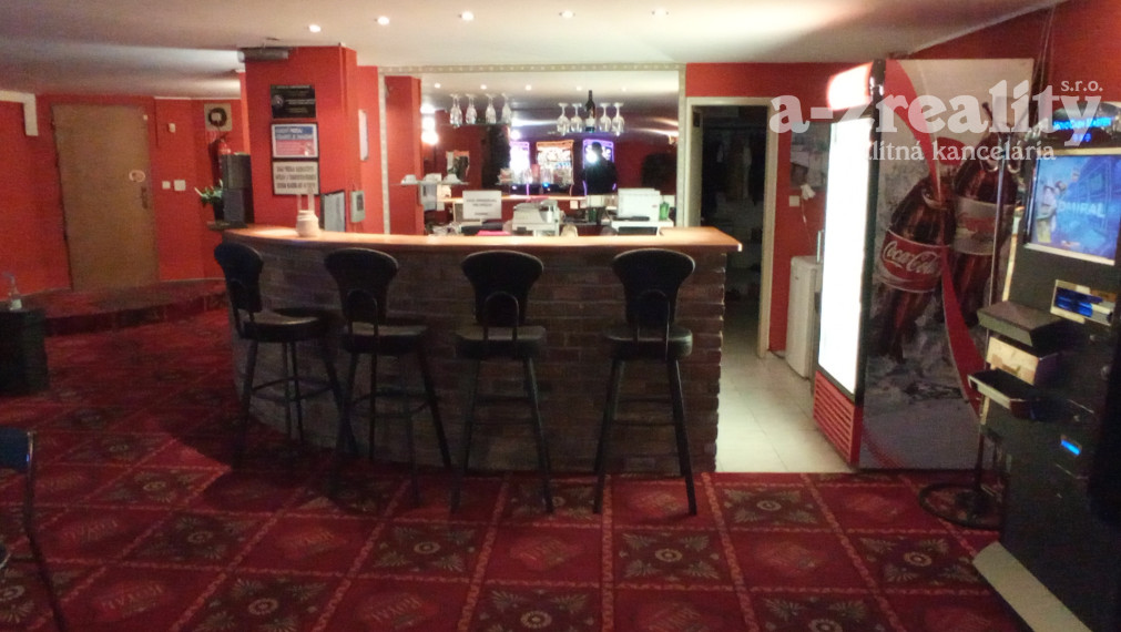 Komerčný priestor v centre Komárna na prenájom