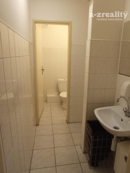 Komerčný priestor v centre Komárna na prenájom