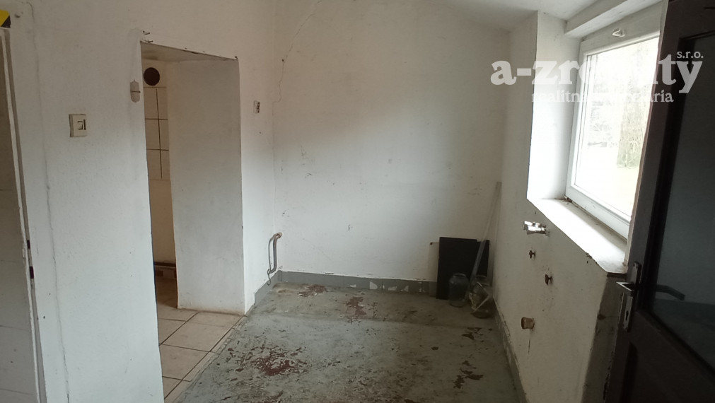 Komerčný objekt  v Radvani nad Dunajom na prenájom