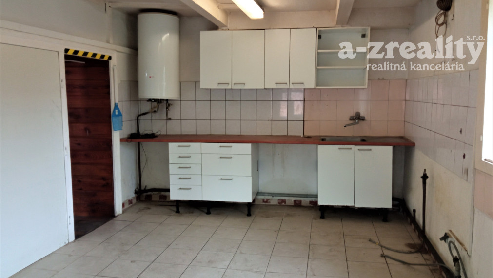 Komerčný objekt  v Radvani nad Dunajom na prenájom