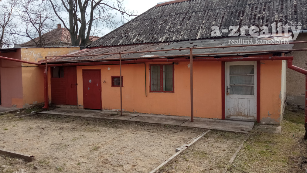 Komerčný objekt  v Radvani nad Dunajom na prenájom