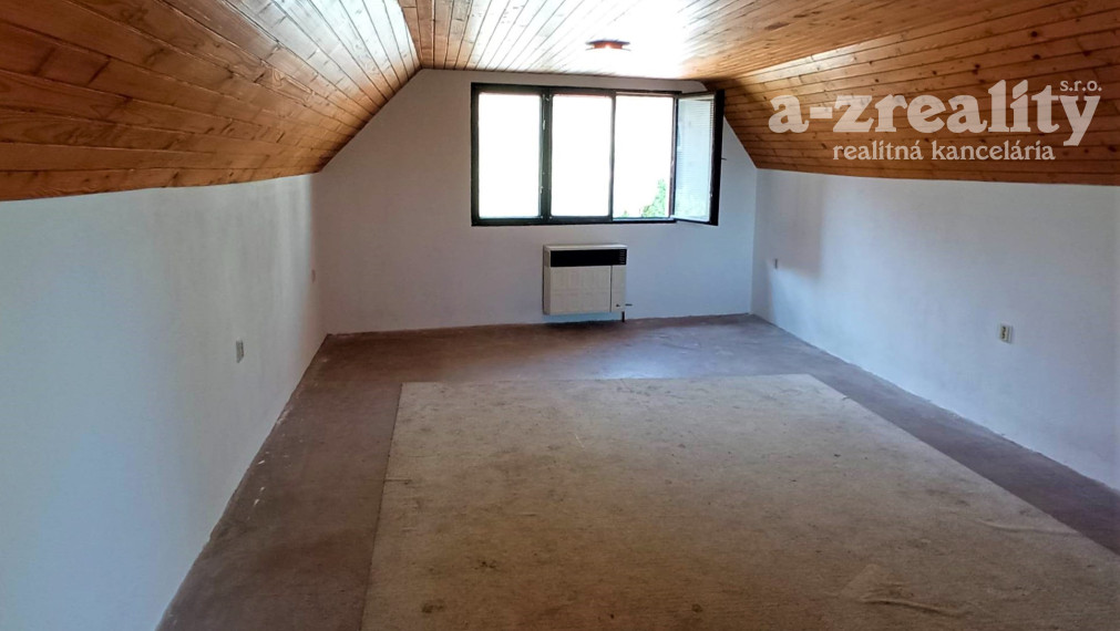 2 budovy v centre Komárna na predaj!