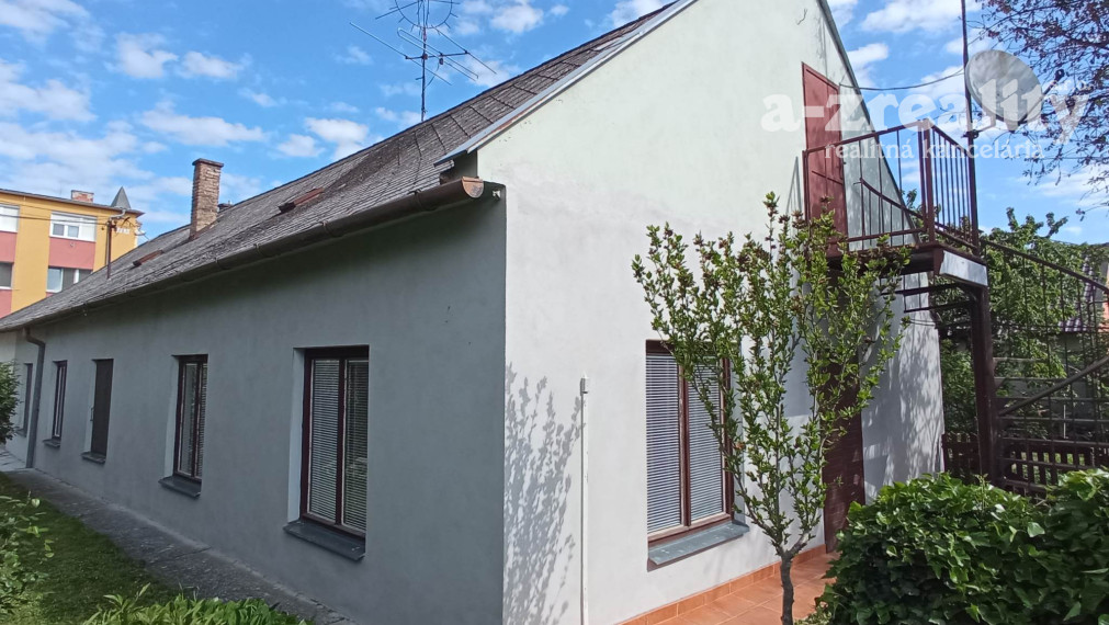 2 budovy v centre Komárna na predaj!