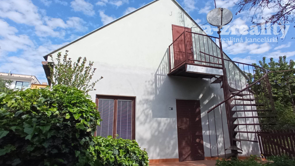 2 budovy v centre Komárna na predaj!