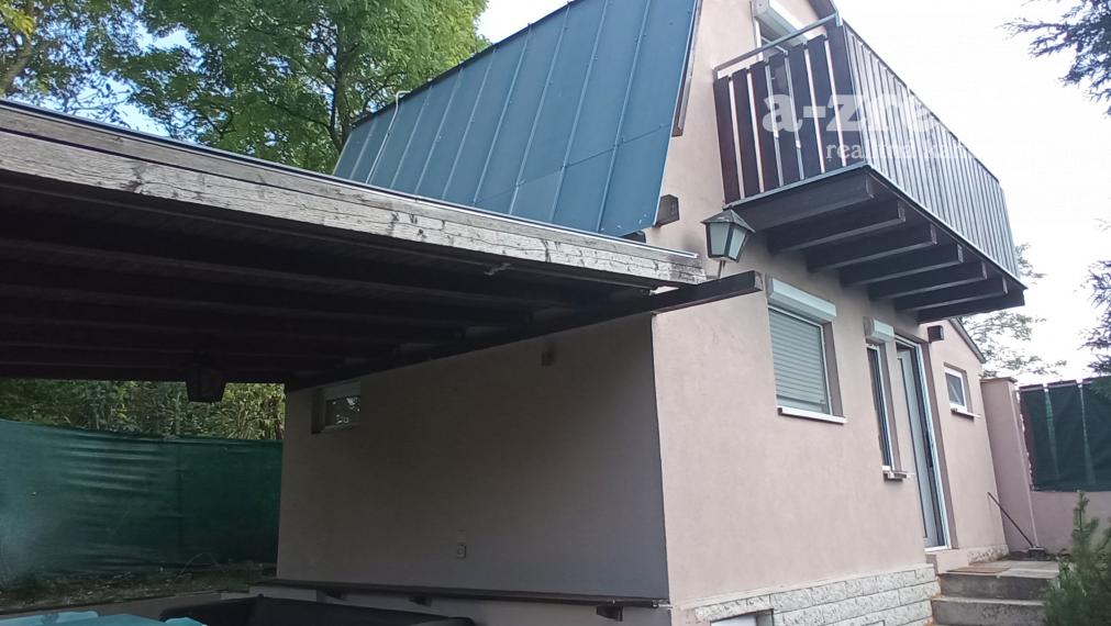 Ponúkame na predaj peknú chatu so záhradou