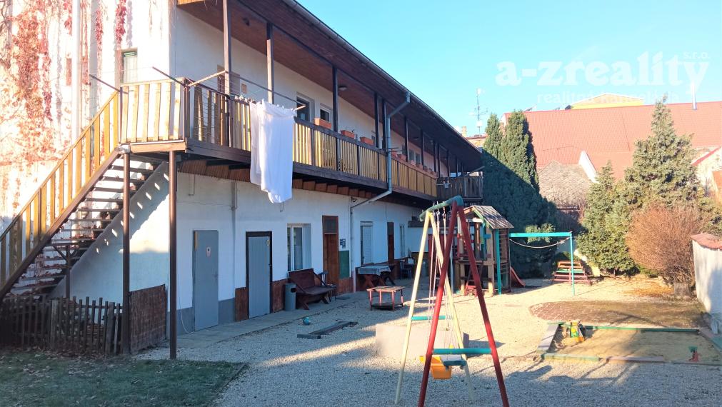 Znížená cena - polyfunkčná budova v centre Komárna na predaj