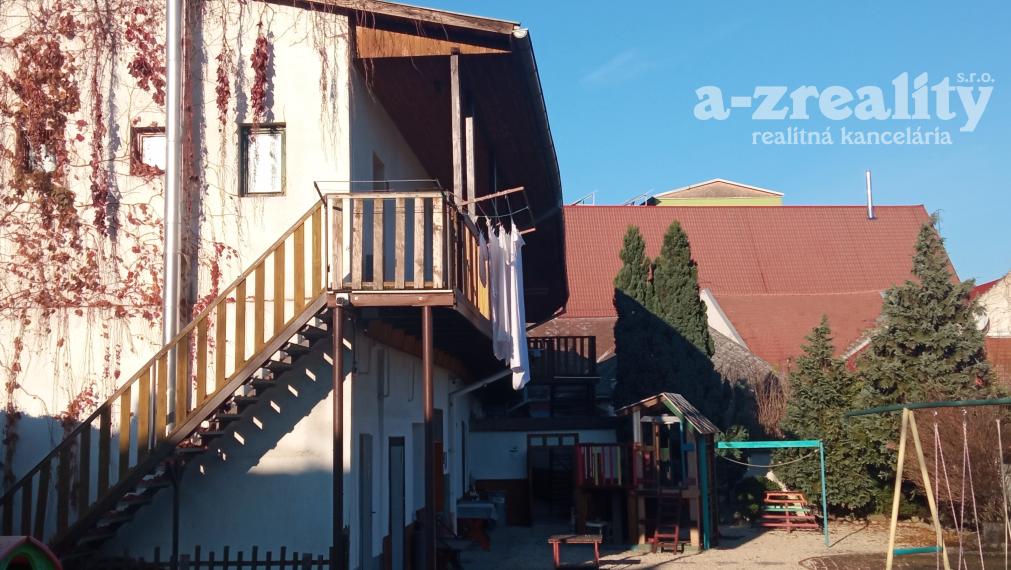 Znížená cena - polyfunkčná budova v centre Komárna na predaj