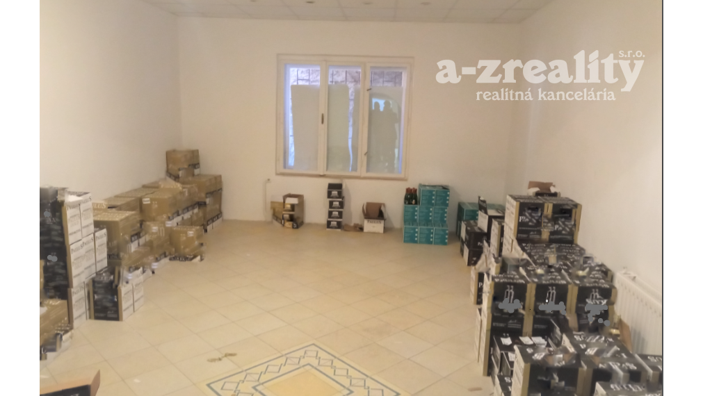 Znížená cena - polyfunkčná budova v centre Komárna na predaj