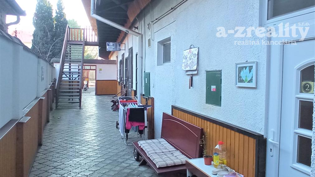 Znížená cena - polyfunkčná budova v centre Komárna na predaj