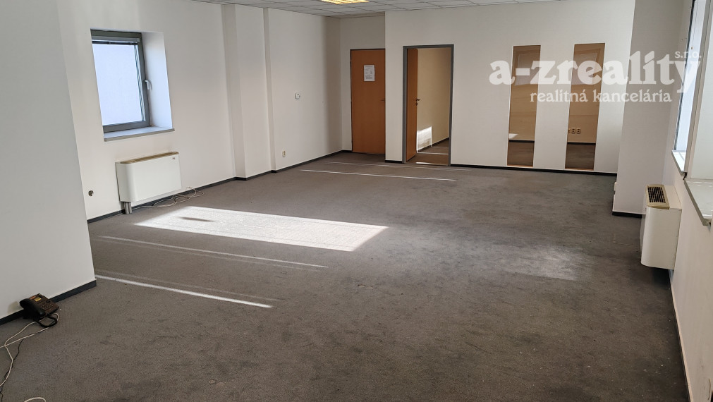 Veľký kancelársky  priestor na prenájom v Komárne