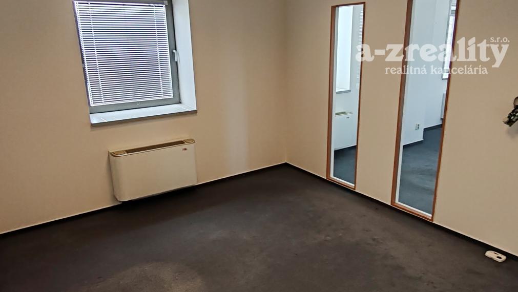 Veľký kancelársky  priestor na prenájom v Komárne
