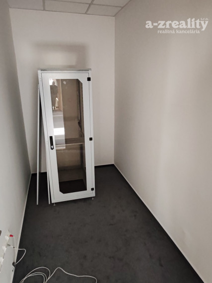 Veľký kancelársky  priestor na prenájom v Komárne