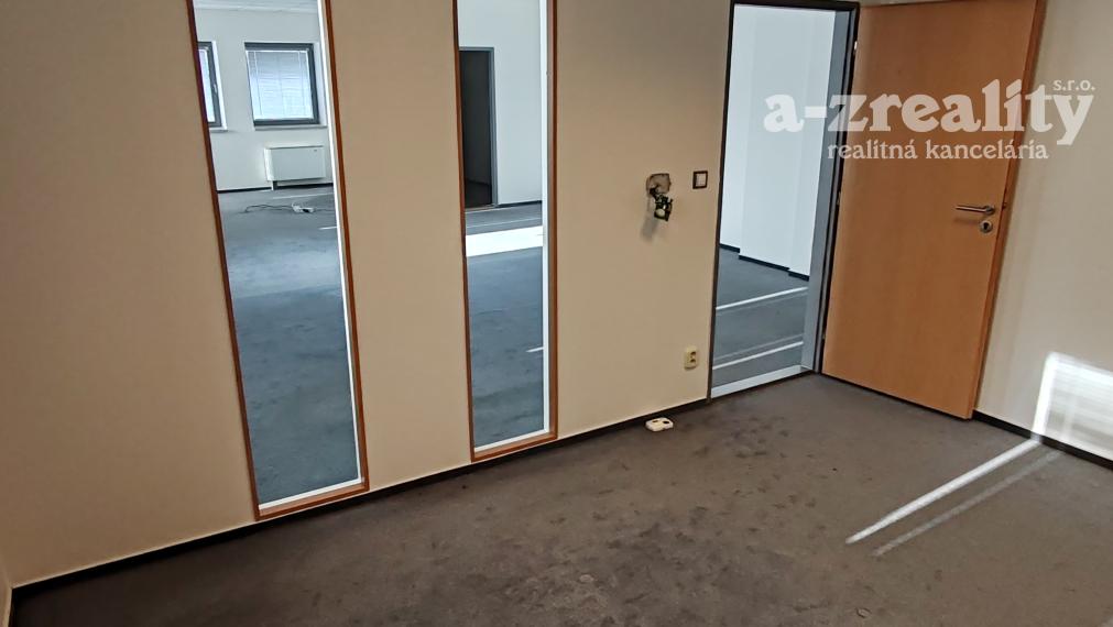 Veľký kancelársky  priestor na prenájom v Komárne