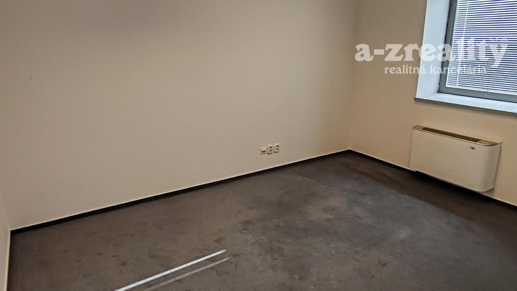 Veľký kancelársky  priestor na prenájom v Komárne