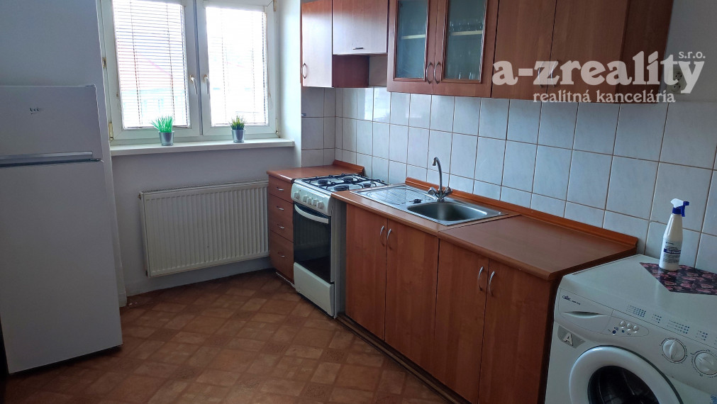 Na prenájom 2 izbový byt v centre mesta Nové Zámky