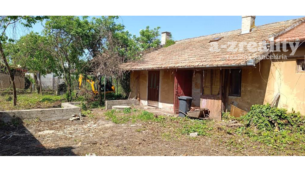 Na predaj  starší rodinný dom v Nových Zámkoch