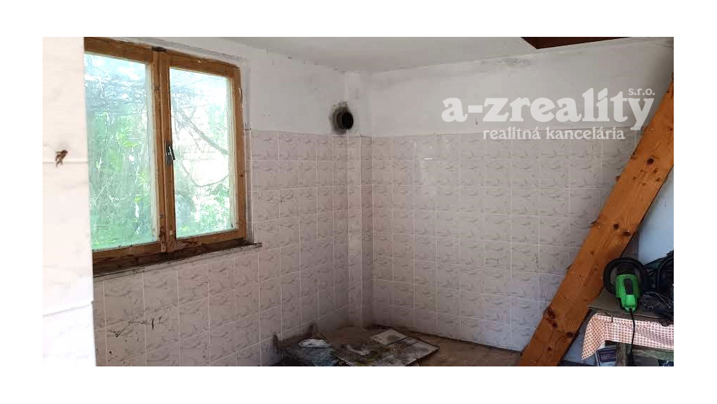 Na predaj  starší rodinný dom v Nových Zámkoch