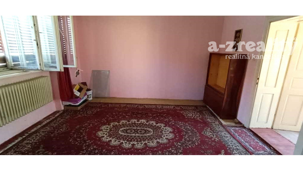 Na predaj  starší rodinný dom v Nových Zámkoch