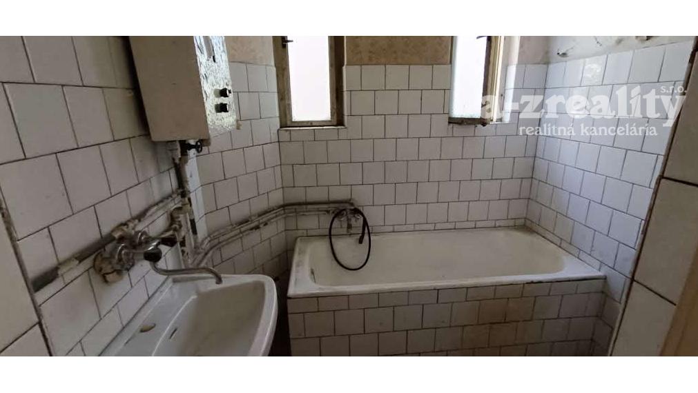 Na predaj starší rodinný dom v Nových Zámkoch