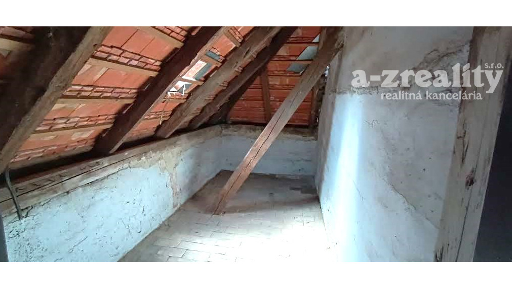 Na predaj starší rodinný dom v Nových Zámkoch