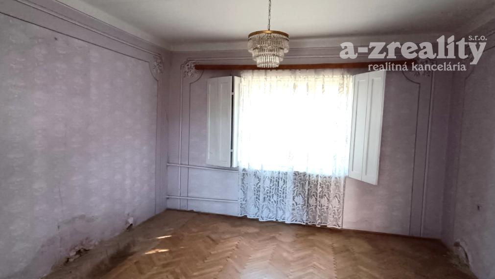 Na predaj starší RD v Tvrdošovciach s veľkým pozemkom!