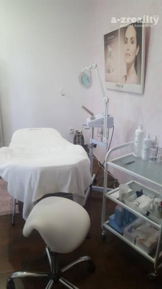 Zľava z ceny! Polyfunkčná budova v Komárne na predaj!