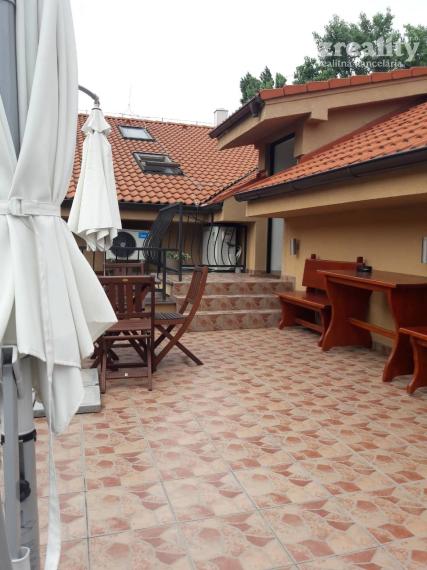 Zľava z ceny! Polyfunkčná budova v Komárne na predaj!