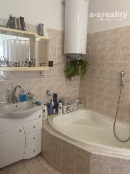 Ponúkame na predaj rod.dom v Kolárove