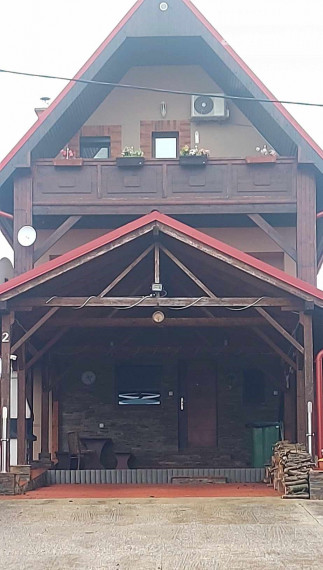 Ponúkame na prenájom kompletne zariadenú chatu  pri Čake