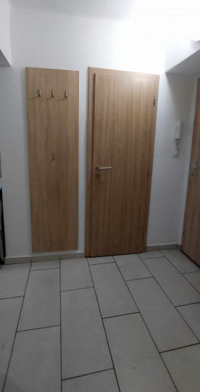 Ponúkame na prenájom zariadený 1 izbový byt v Komárne