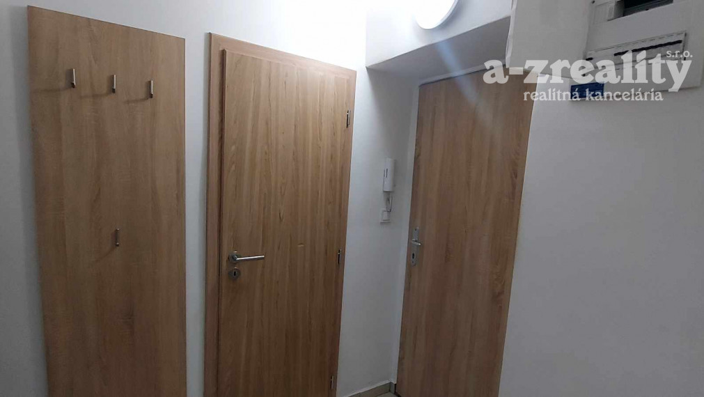 Ponúkame na prenájom zariadený 1 izbový byt v Komárne