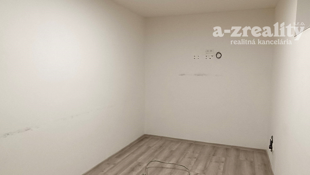 Na prenájom podnikateľský objekt v Nových Zámkoch