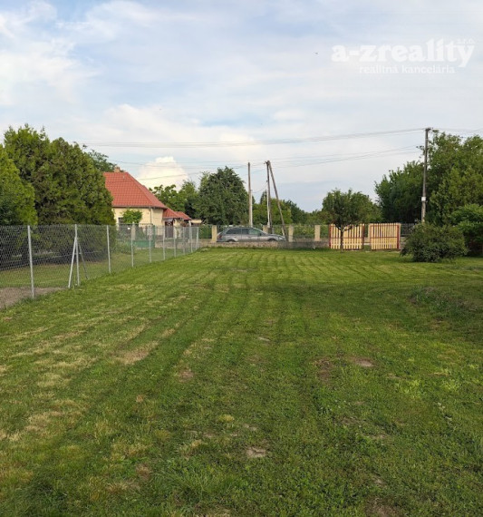 Ponúkame na predaj pozemok v Okánikove