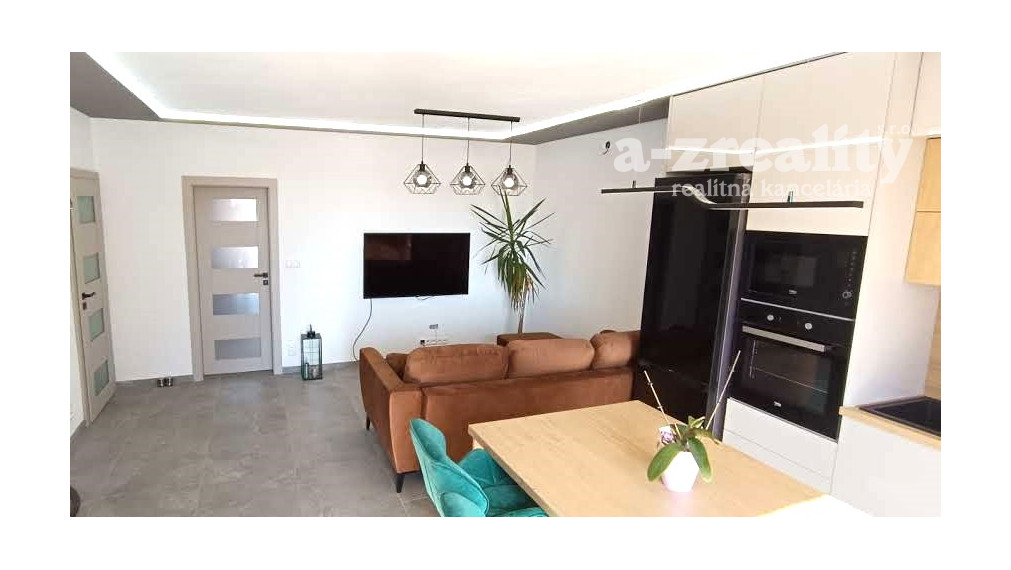 Na predaj moderný, zrekonštruovaný rodinný dom v Komoči