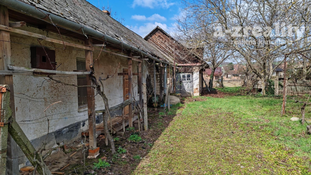 Znížená cena! 33 árový pozemok aj s domom na predaj