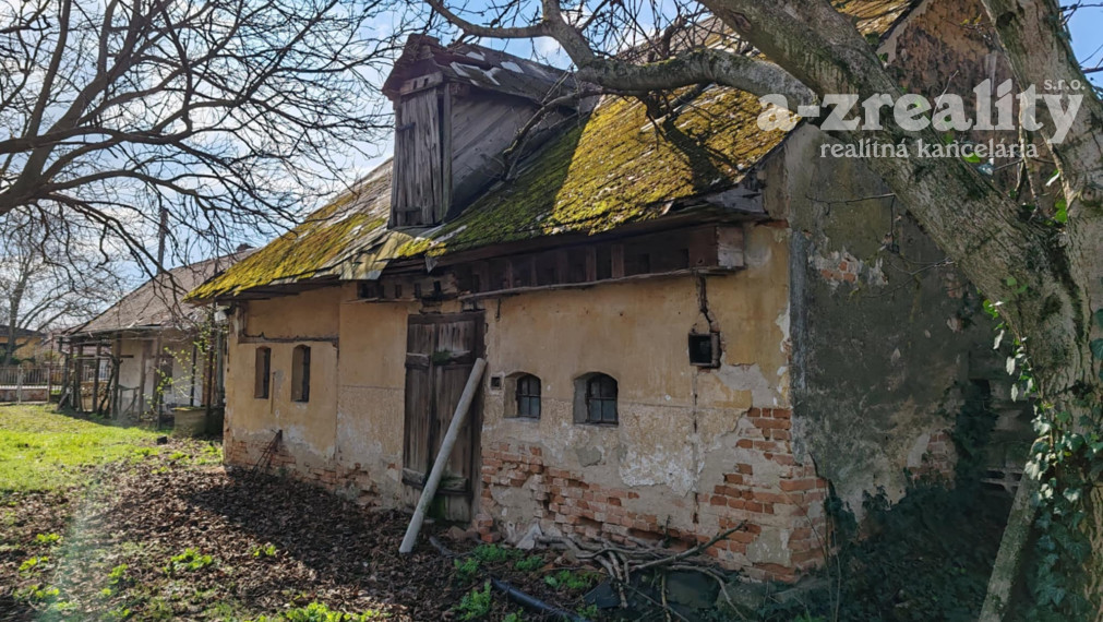 Znížená cena! 33 árový pozemok aj s domom na predaj