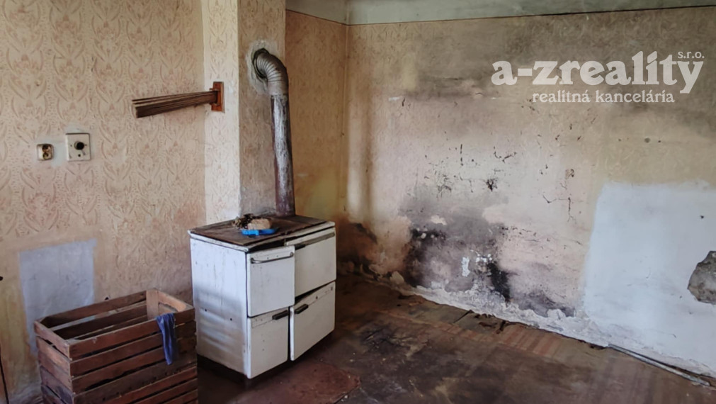 Znížená cena! 33 árový pozemok aj s domom na predaj