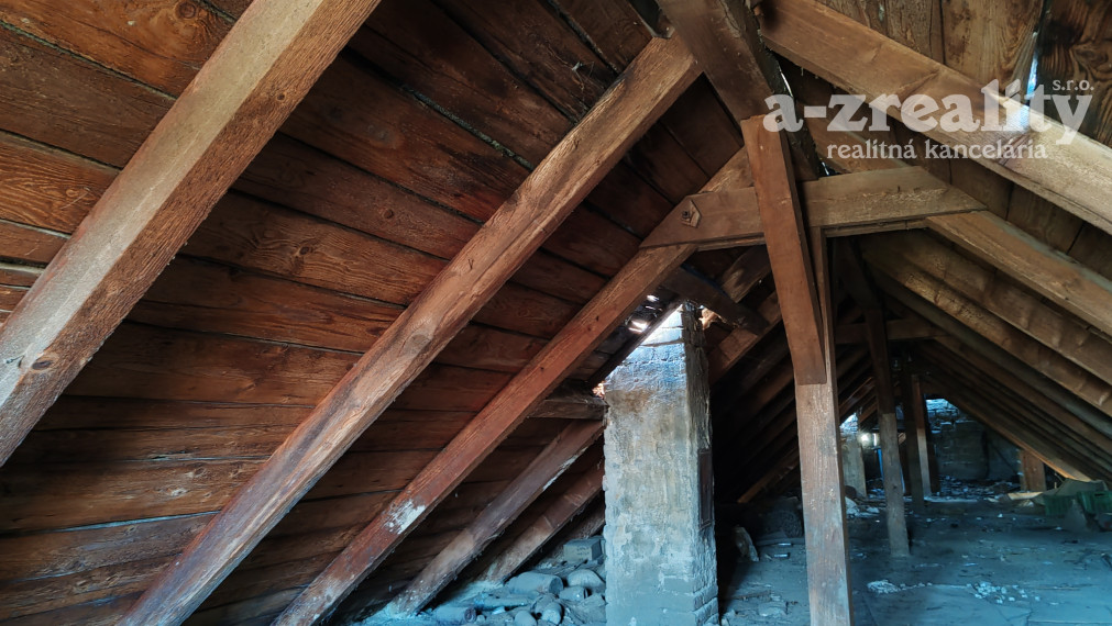 Znížená cena! 33 árový pozemok aj s domom na predaj