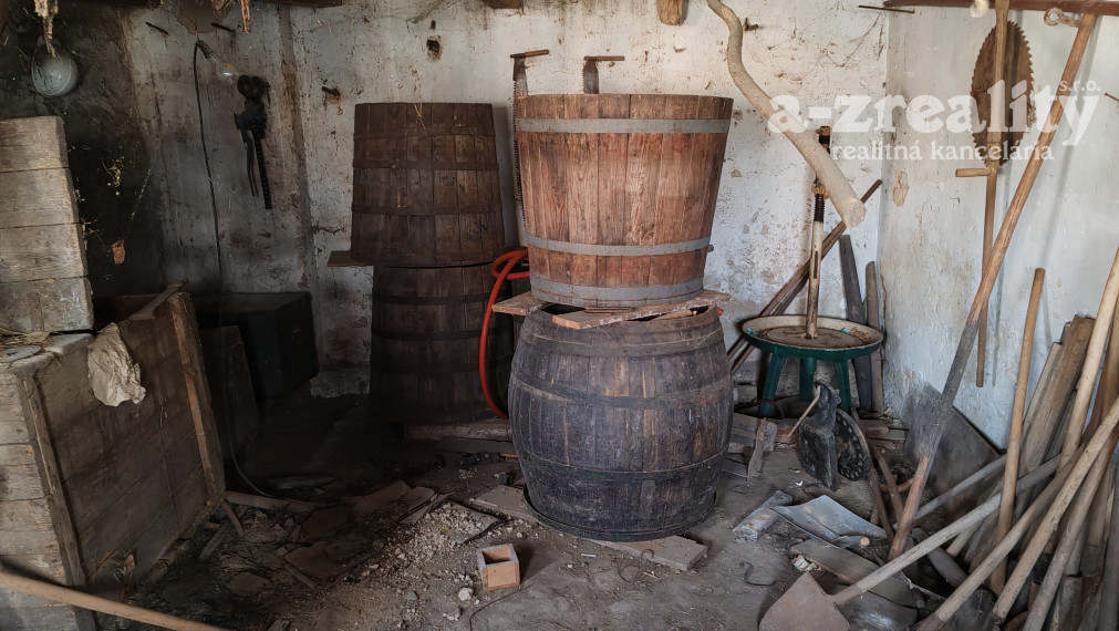 Znížená cena! 33 árový pozemok aj s domom na predaj