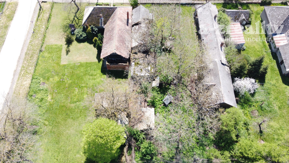Znížená cena! 33 árový pozemok aj s domom na predaj